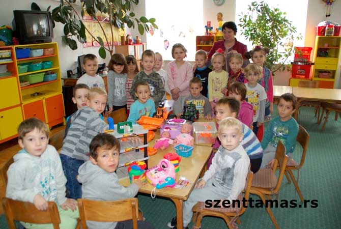 Ajandékot kaptak a tuki ovodások 2015. október 29. képek